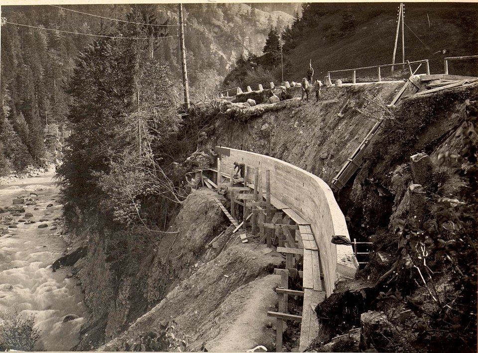 Strassenerweiterung der Straße Tarvis - Raibl, aufgenommen am 16.V.1916 (BildID 15472800)