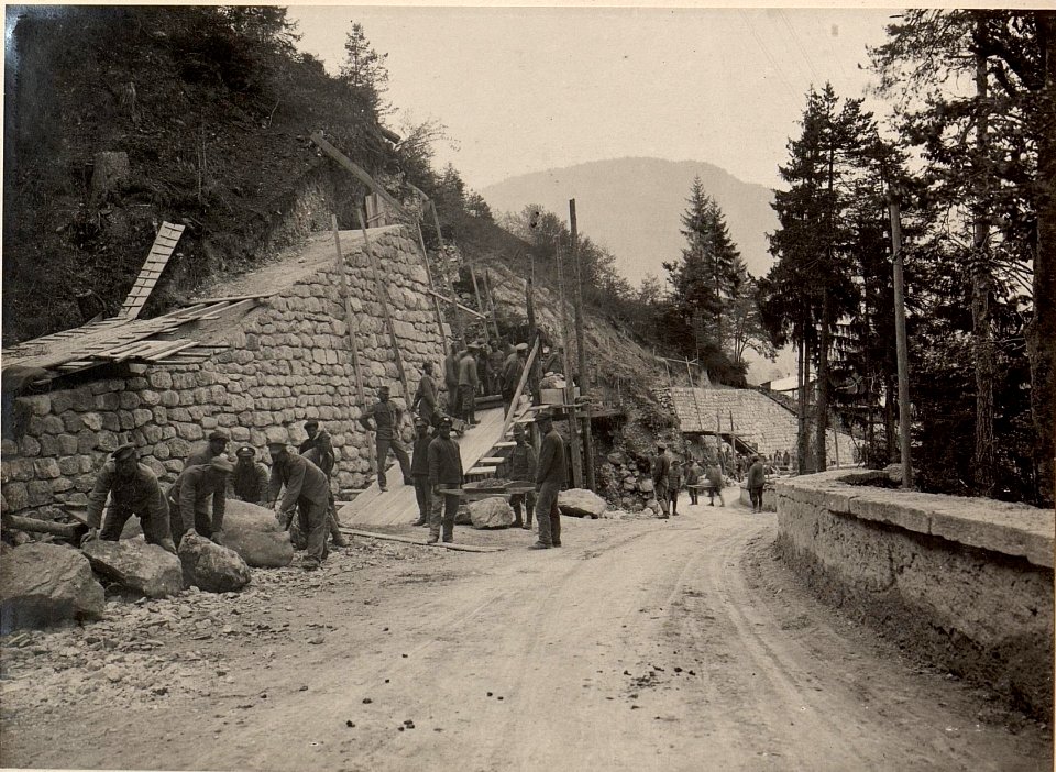 Strassenerweiterung Tarvis - Raibl, aufgenommen am 16.V.1916 (BildID 15472807)
