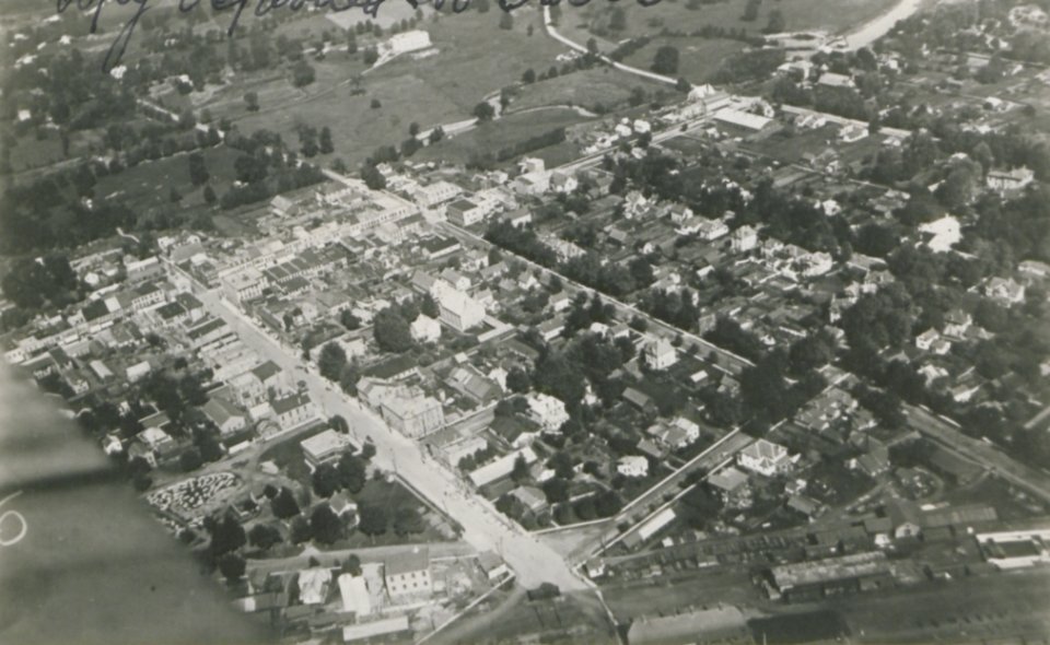 Strathroy Ontario from the Air (HS85-10-36505)