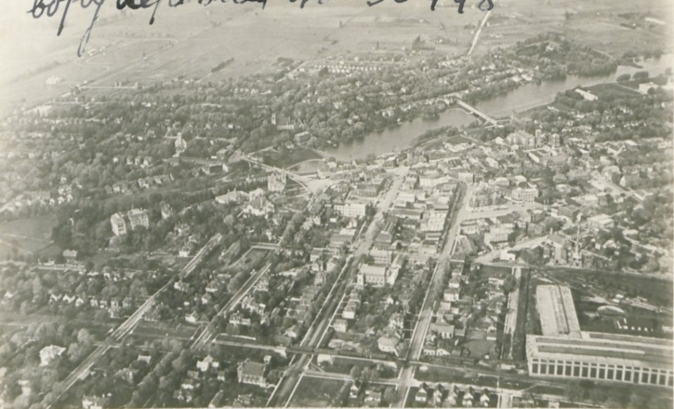 Stratford Ontario from the Air (HS85-10-36498)