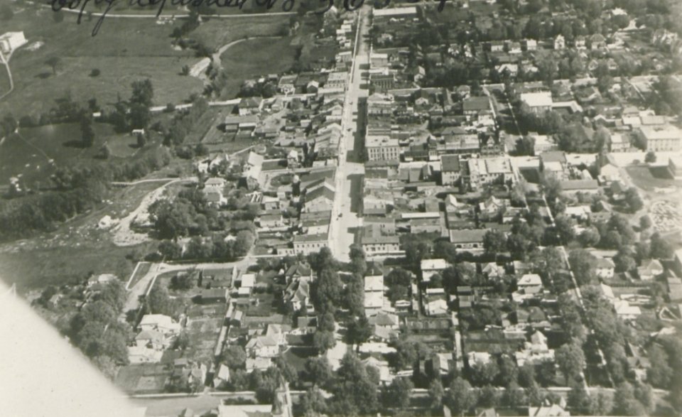 Strathroy Ontario from the Air (HS85-10-36504)