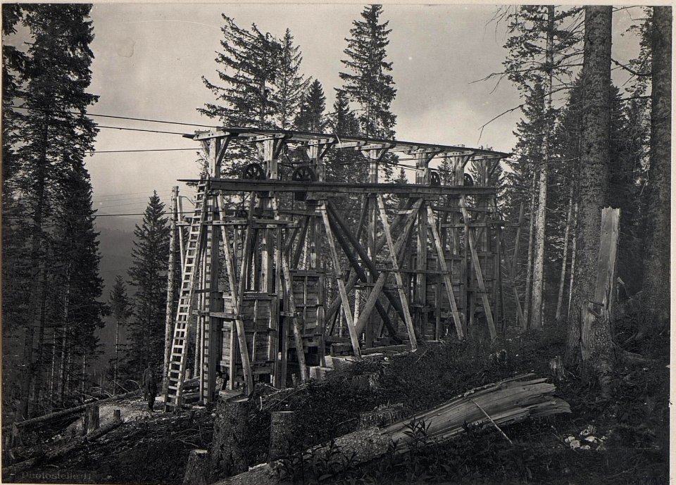Straße Mandrielle.Drahtseilbahn-Spannvorrichtung. (BildID 15643413)