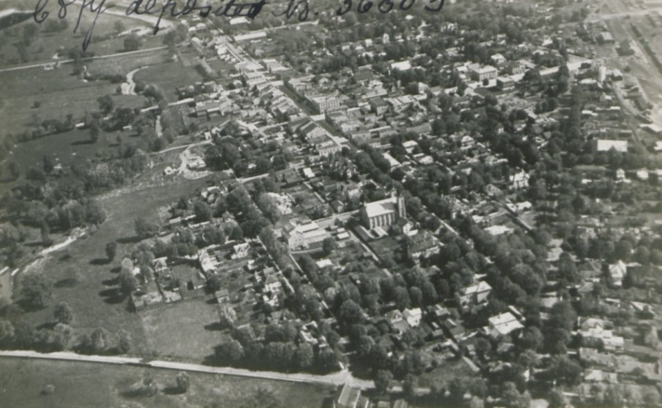 Strathroy Ontario from the Air (HS85-10-36503)