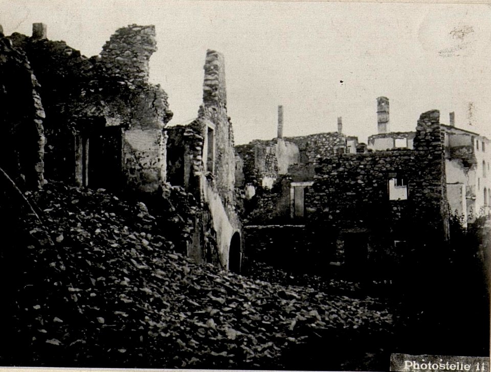 Straßenbild in Castelnuovo - Valsugana. (BildID 15635122)