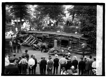 Street car wreck, Eckington LCCN2016821978