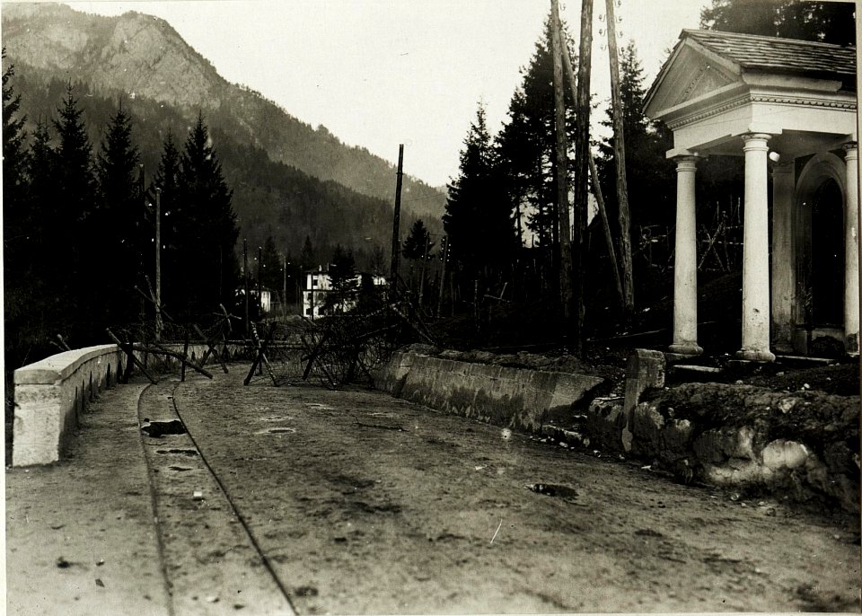 Straßensperre in Tre Ponti. (BildID 15416493)