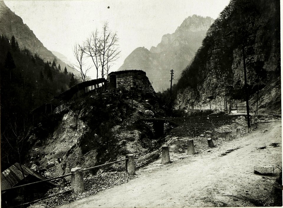 Straßensperre vor Moline di Sopramonte. (BildID 15429756)