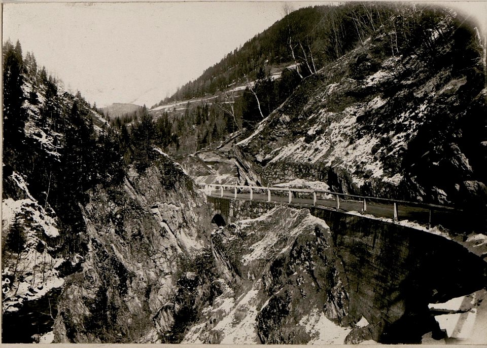 Straßenstück im Gadertal (BildID 15735537)