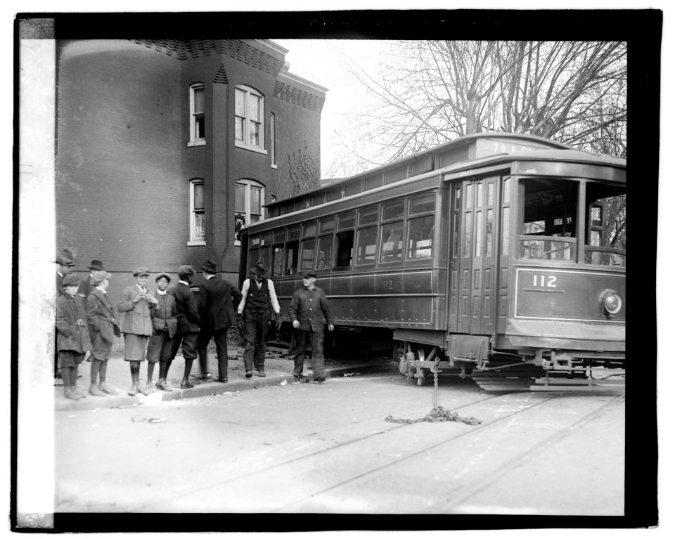 Street car wreck, 8th & F NE, (Washington, D.C.) LOC npcc.03534