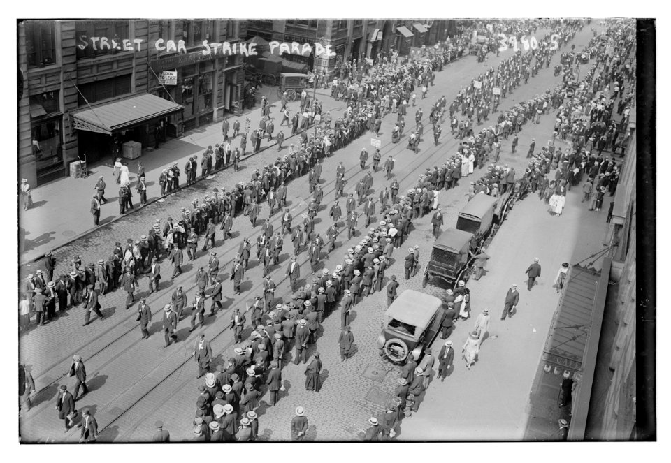 Street car strike parade LCCN2014702764