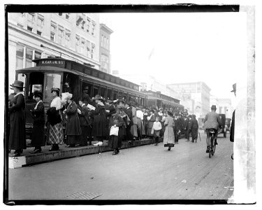 Street scene, 11th and F, NW, (Washington, D.C.) LCCN2016819656