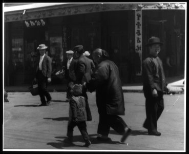 Street scene, Chinatown, San Francisco LOC agc.7a55043