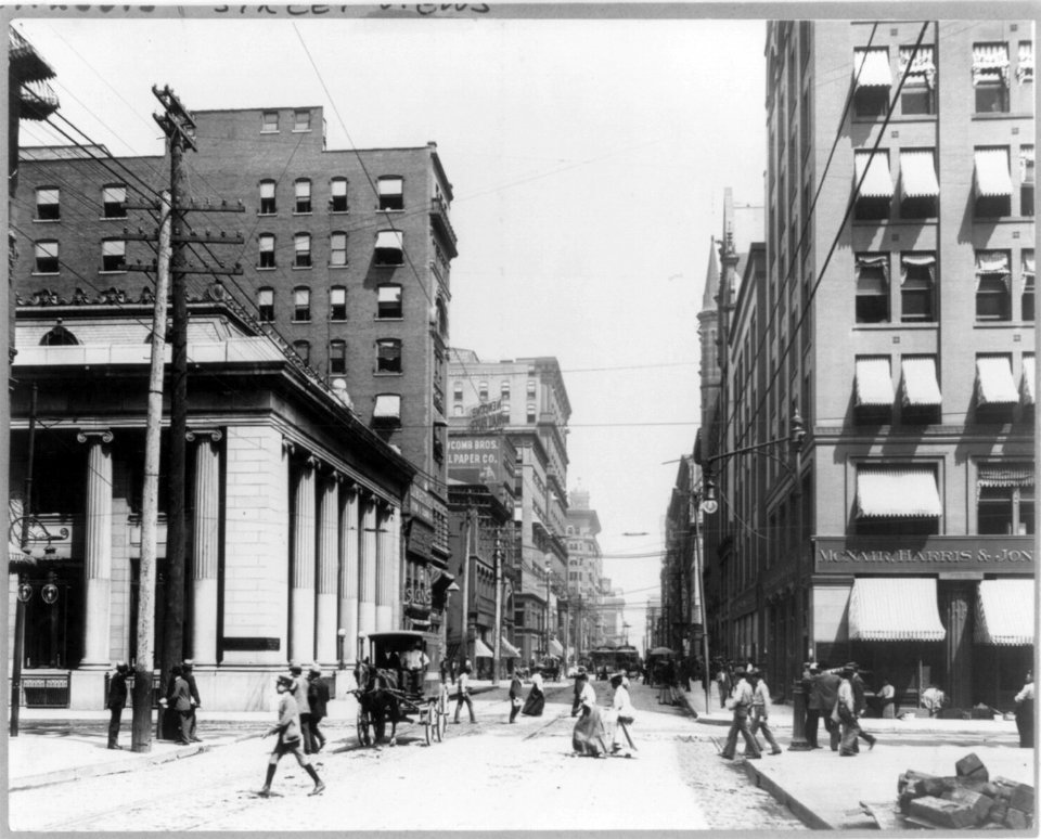 Street scene in the downtown area, St. Louis, Missouri LCCN2004670861