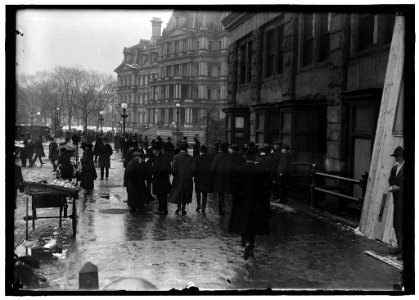 Street scene near 17th Street and State, War & Navy building, Washington, D.C. LOC hec.10285