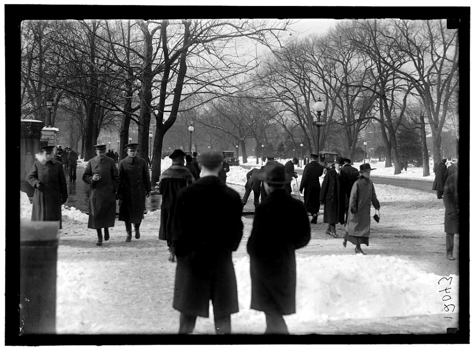 Street scene with snow, Executive Avenue, Washington, D.C. LOC hec.10315