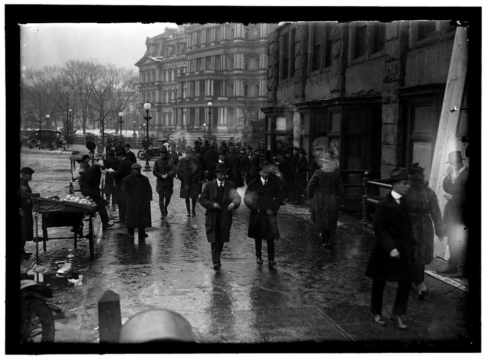 Street scene near 17th Street and State, War & Navy building, Washington, D.C. LOC hec.10287