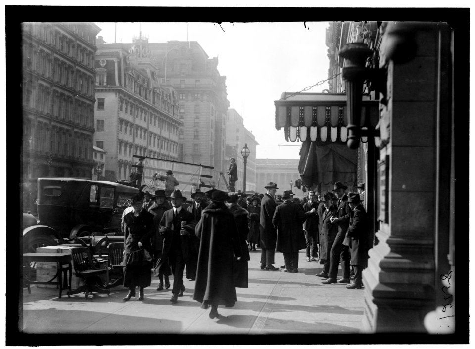 Street scene, Washington, D.C. LOC hec.10329