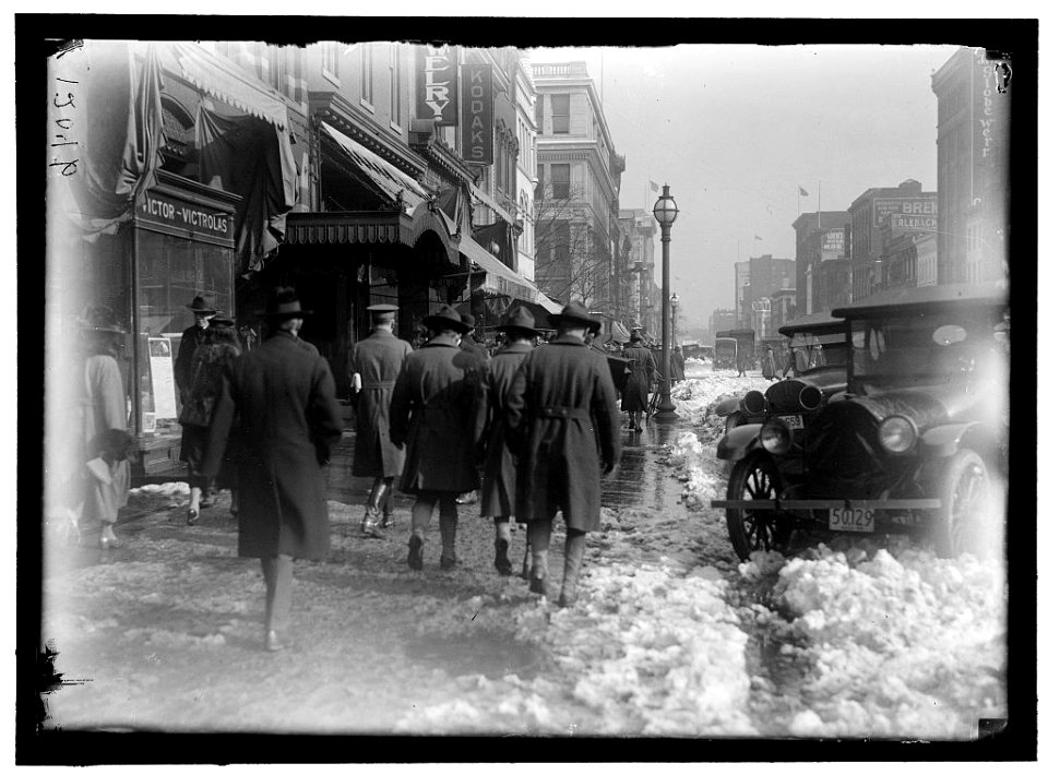 Street scene, with snow, Washington, D.C. LOC hec.10318