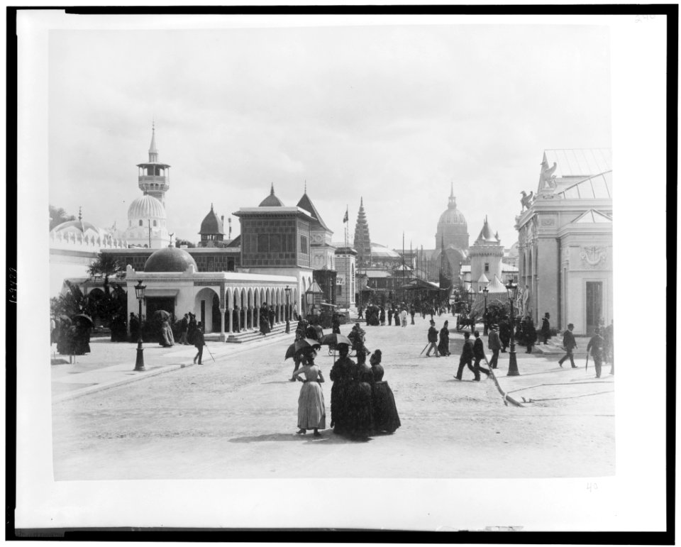 Street view, looking toward Palais des Invalides, showing pavilions on L'Esplanade des Invalides, Paris Exposition, 1889 LCCN93516741