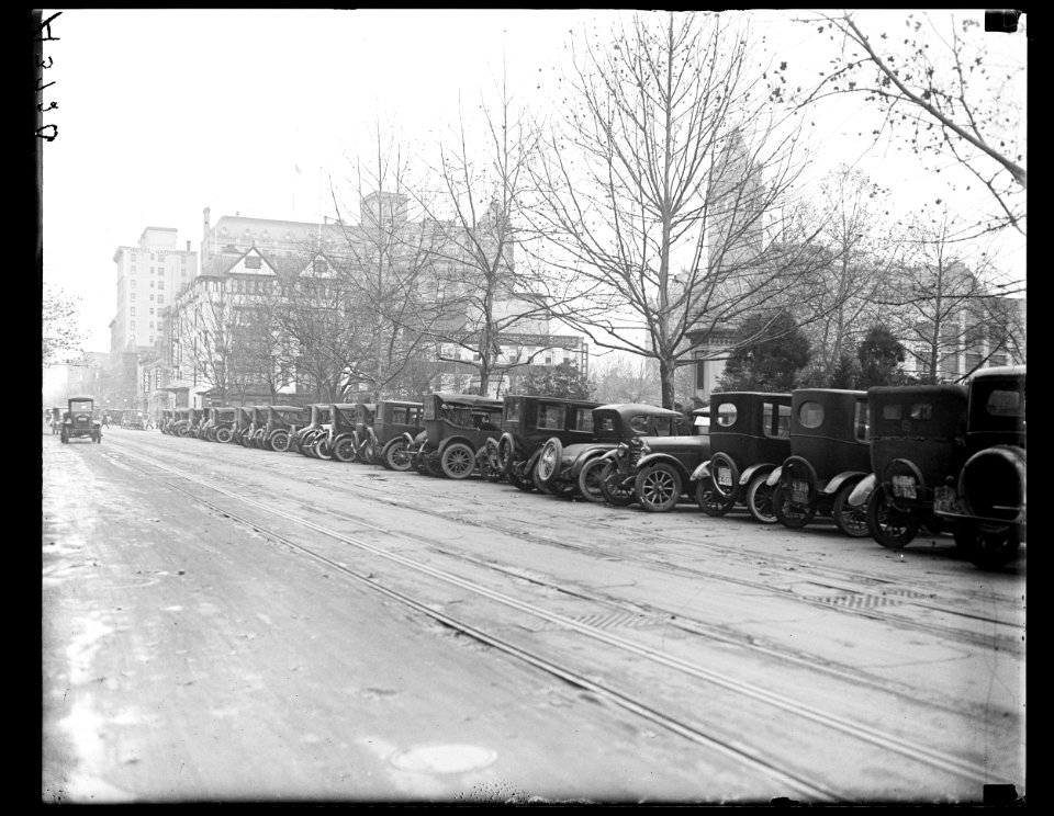 Street view, Washington, D.C. LCCN2016890968