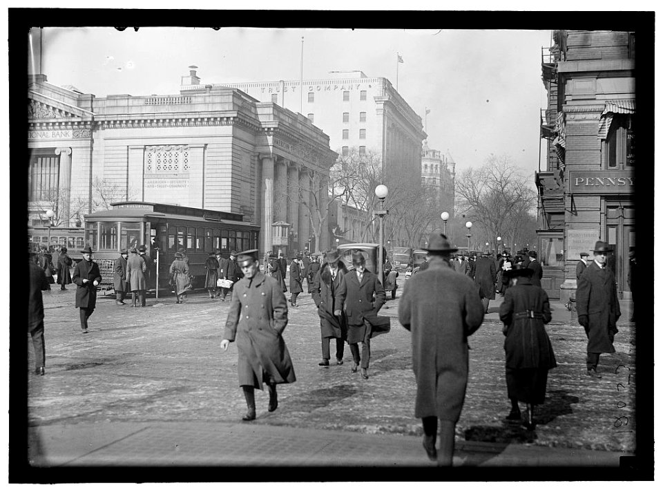 Street scene, G Street near Riggs National Bank, Washington, D.C. LOC hec.10324