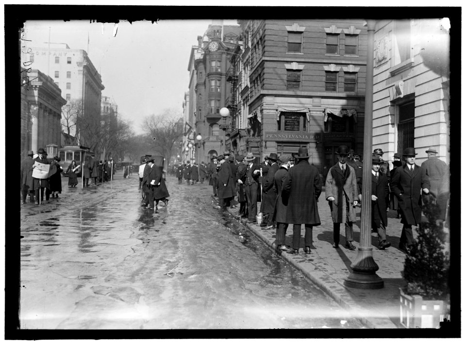 Street scene, near G Street, Washington, D.C. LOC hec.10336