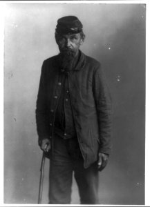 Street-types of Chicago- G.A.R. veteran in uniform with cane LCCN2005688137