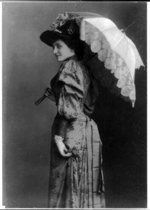 Street-types of Chicago- young woman with parasol LCCN2005688134