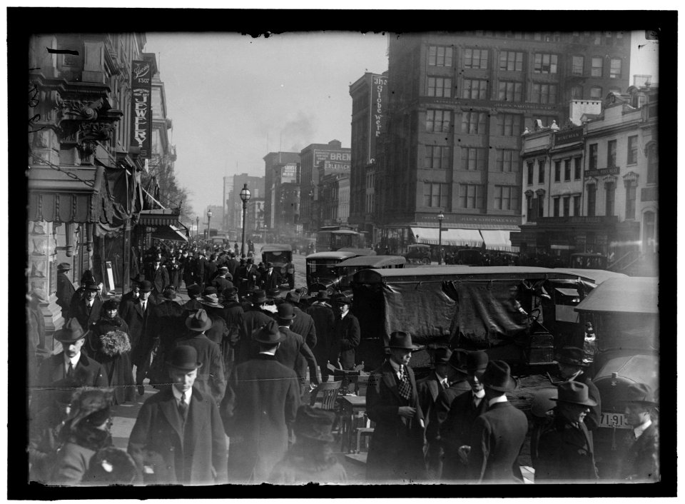Street scene, Washington, D.C. LOC hec.10332