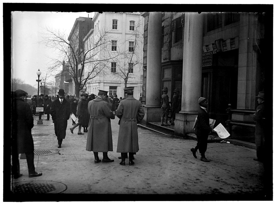 Street scene, near G Street, Washington, D.C. LOC hec.10284
