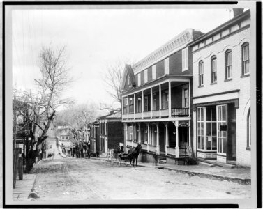 Street view, with Mansion Inn in foreground, Luray, Virginia LCCN97506695