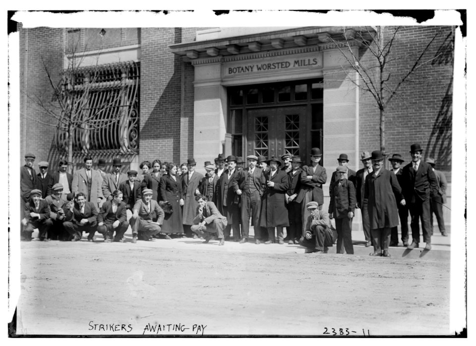 Strikers awaiting pay LCCN2014690269