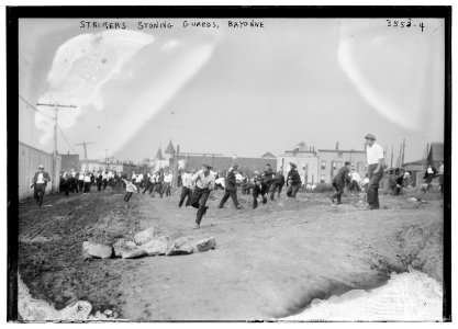 Strikers stoning guards, Bayonne LCCN2014699536