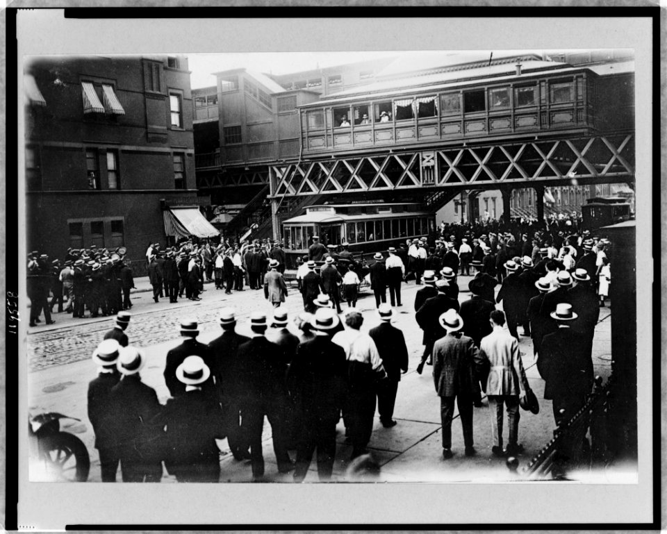 Strikes - street railways-New York-Stopped car on 86th St. and 6th Ave. 1916 LCCN97517187