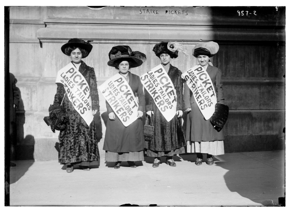 Strike pickets LCCN2014684502