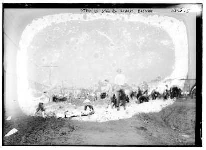 Strikers stoning guards, Bayonne LCCN2014699537