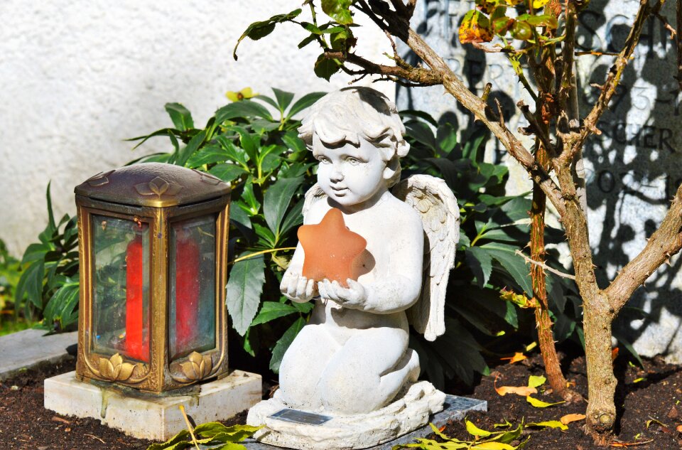 Angel figure figure sleeping