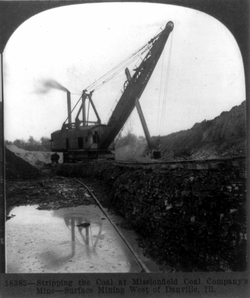 Stripping the coal at Missionfield Coal Company's Mine, surface mining west of Danville, Ill. LCCN89711598