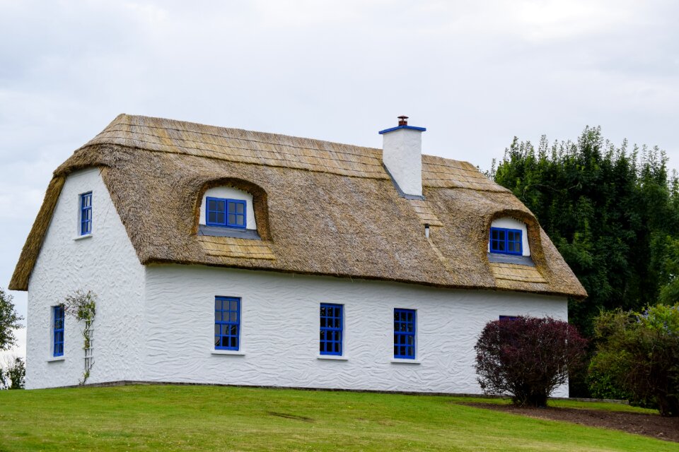 Thatched roof ireland traditional