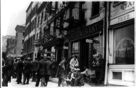 Striking seamen- Seamen on street in front of Seamen's Christian Association, 19 June 1911, N.Y.C. LCCN2004665494
