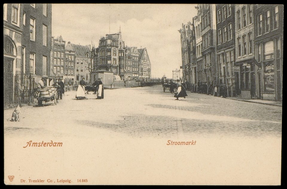 Stromarkt 5-45 met op de achtergrond Singel 2-10 onderbroken door de ingang van de Haarlemmerstraat, Afb PBKD00373000001