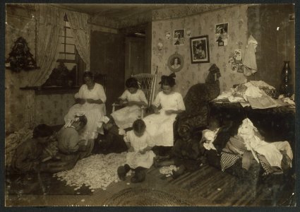Stringing wooden buttons (button moulds) in a crowded home, Williamsburg, Mass. Mrs. Weeks and her children 13 years, 11 years, 7 years and her grand children 7 years, 5 years and 4 years LOC nclc.05501