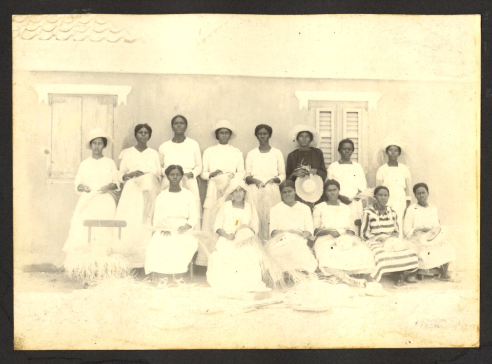 Strohoedenvlechtsters - BNA-DIG-HARTOG-ALBUM-CURACAO-025