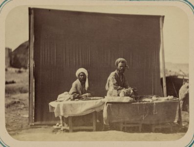 Stseny na samarkandskoi ploshchadi (registan) i eia bazarnye tipy. Prodavets khalvy (khalva furush) LCCN2007682558