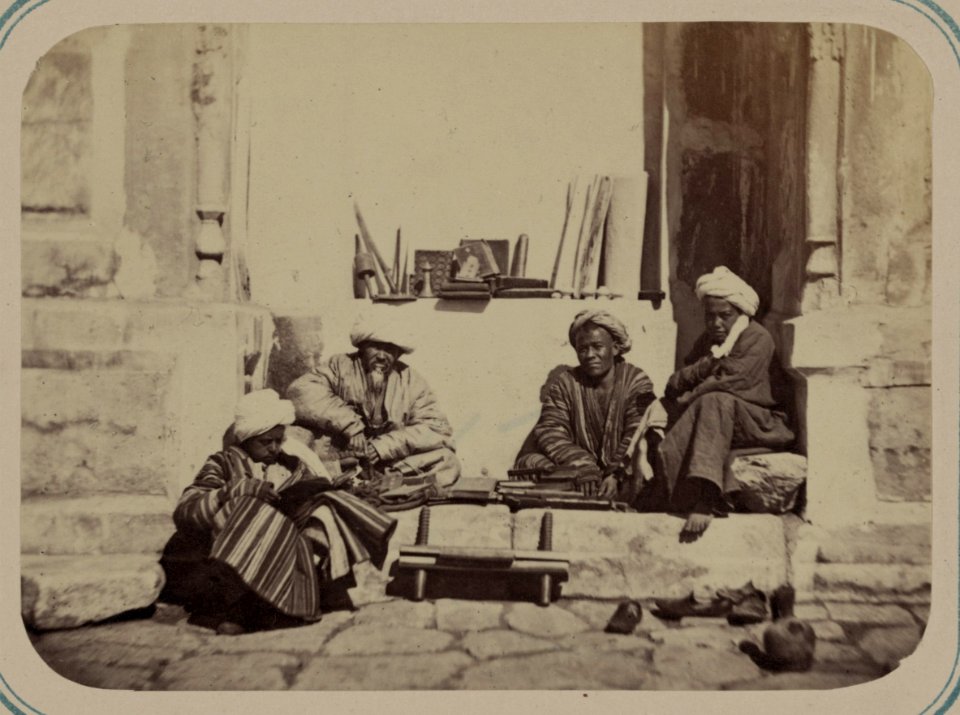 Stseny na samarkandskoi ploshchadi (registan) i eia bazarnye tipy. Perepletchik (sakhaf) LCCN2007682556