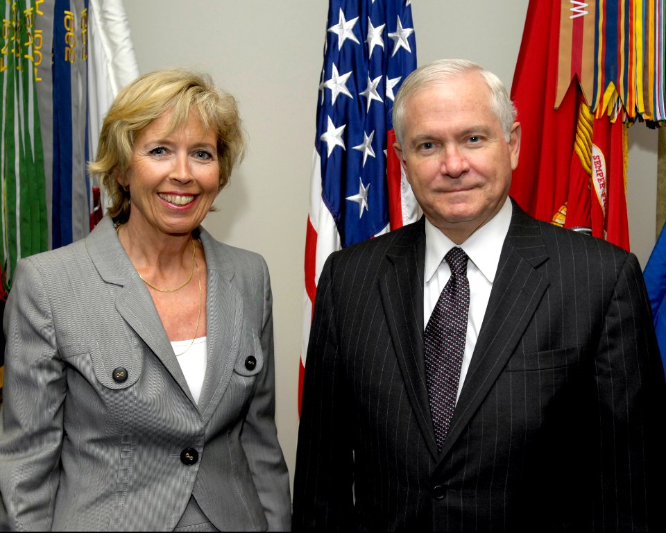 Strøm-Erichsen and Gates at the Pentagon