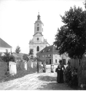 Stubenberg - Straßenszene gegen die Pfarrkirche - 1898