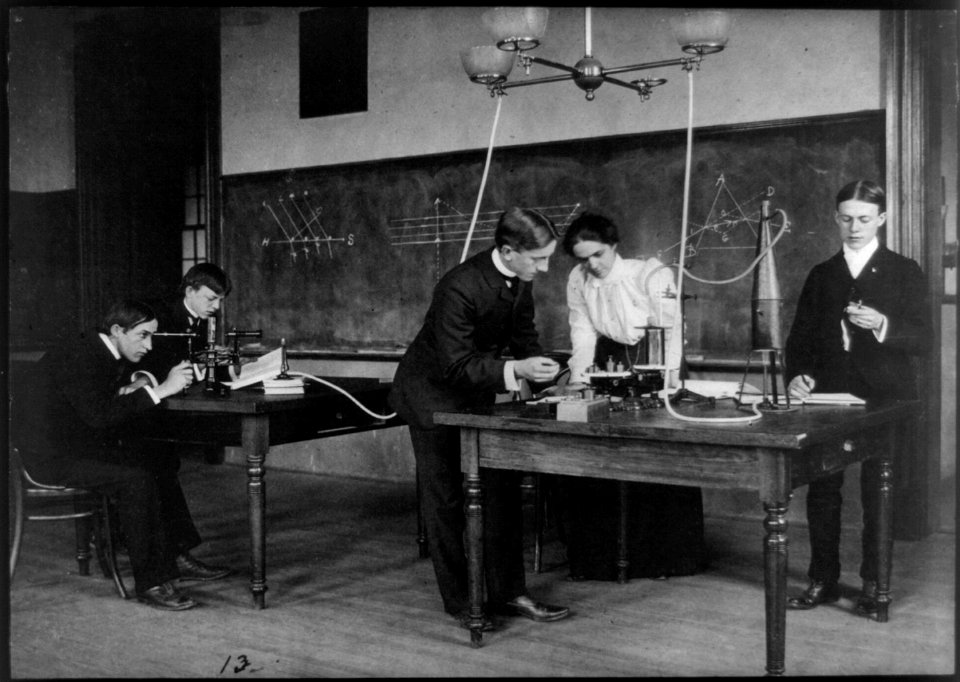 Students in a science class conducting experiments, Western High School, Washington, D.C. LCCN2001699130