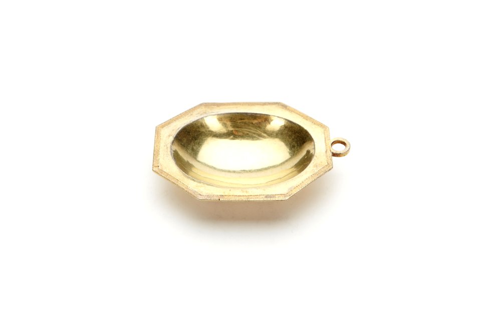 Ställning av förgyllt silver med oval till sten avpassad fördjupning - Skoklosters slott - 92328