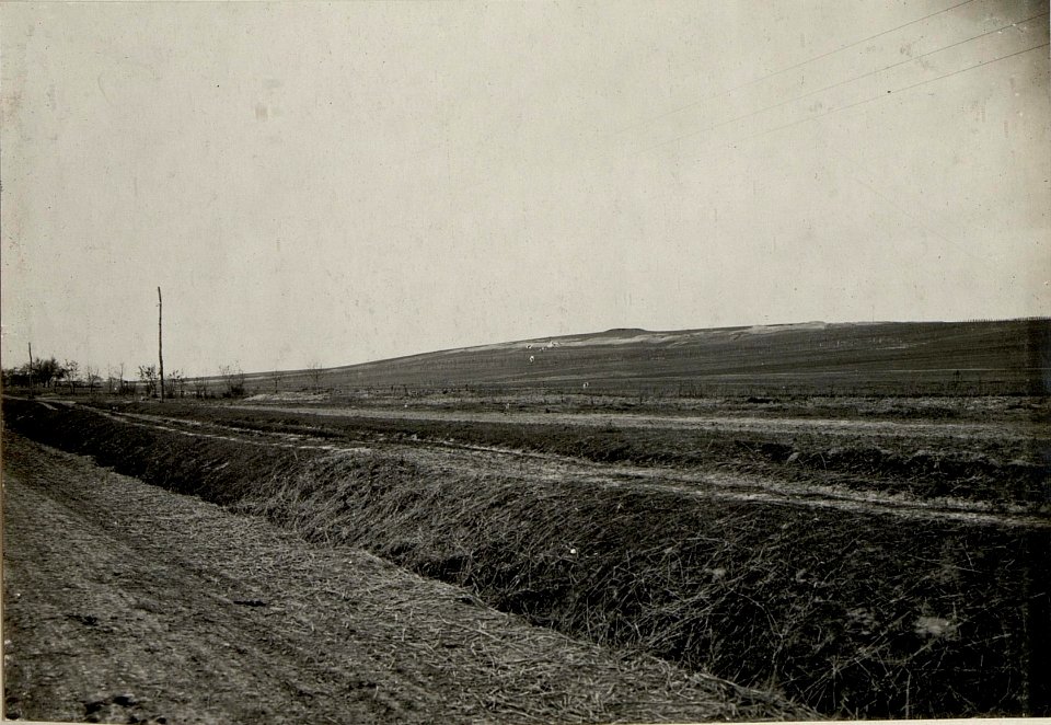Stützpunkt an der Luck-Dubnoer Strasse cca. 4 km südöstl. Luck. Aufgenommen am 24. November 1915. (BildID 15540832)